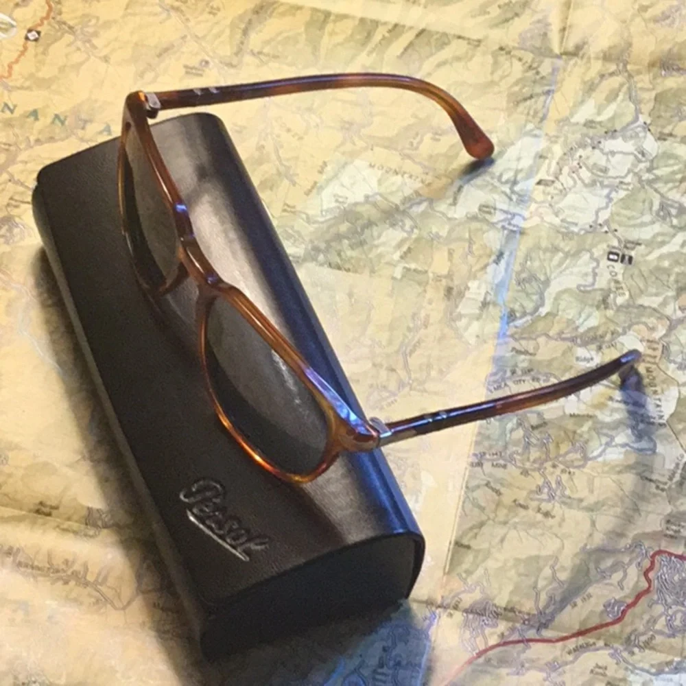 Persol polarized sunglasses Like new. Handmade in Italy Terra DI Sienna 2931-S